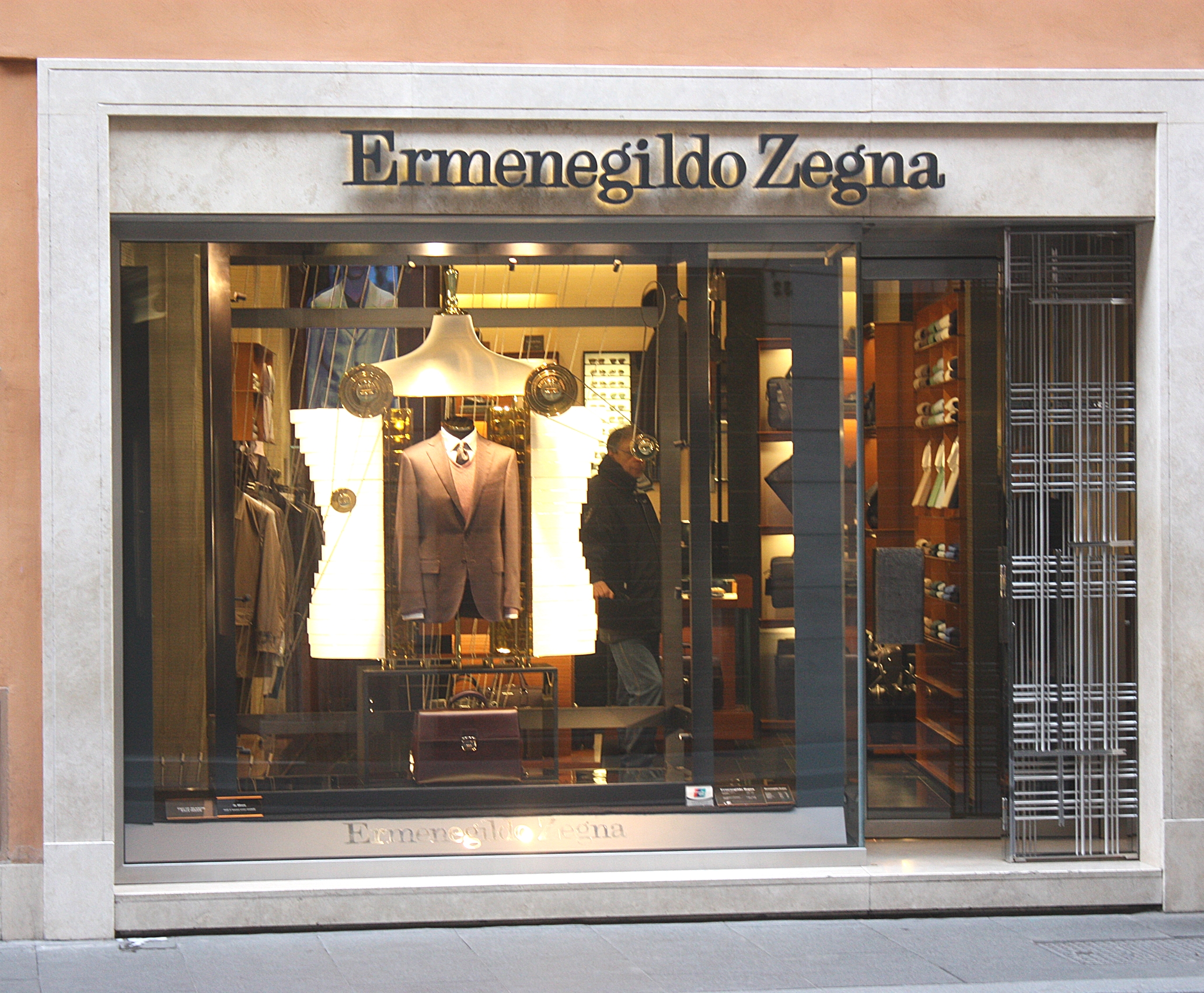 Фізична охорона об'єкту рітейлу Ermenegildo Zegna